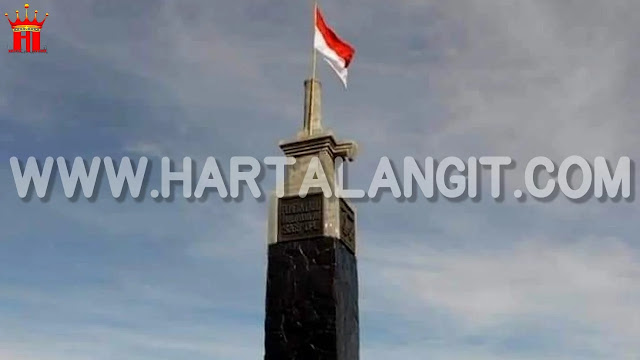 foto hargo dumilah puncak gunung lawu