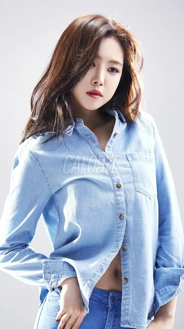 On April 30th, 2021, Play M Entertainment announced Naeun's departure from the company.  On May 3, 2021, YG Entertainment announced that Naeun has signed an exclusive contract with them as an actress.  On April 8, 2022, it was announced that Naeun had officially left Apink after 11 years due to difficulty balancing work as both an actress and idol.