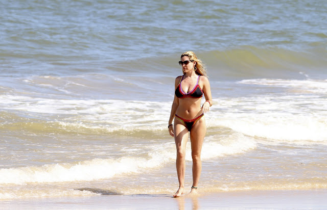 Kelly Brook - Bikini Candids in Brazil