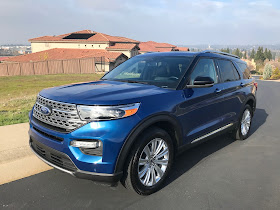 Front 3/4 view of 2020 Ford Explorer Limited Hybrid