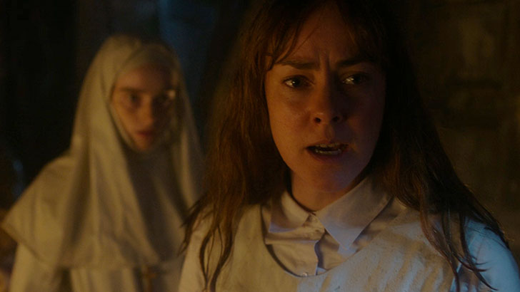 Eilidh Fisher e Jena Malone como Meg e Grace no filme 'O Convento', de Christopher Smith