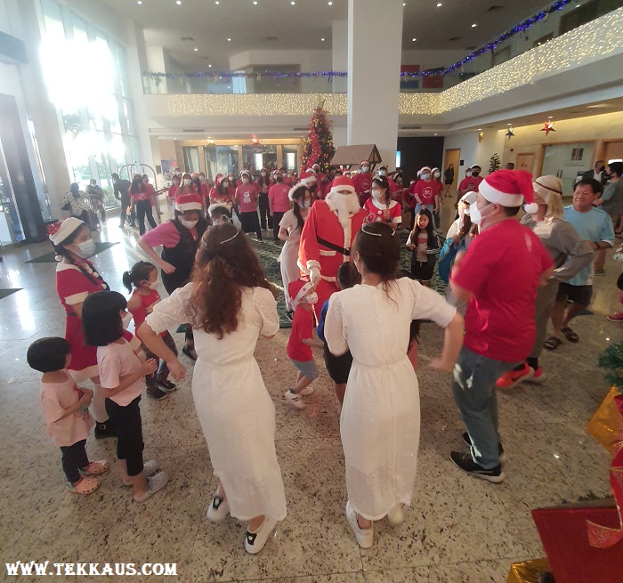 Christmas Carol at Holiday Inn Melaka