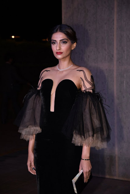 Sonam Kapoor Hot At Manish Malhotra's 50th Birthday Party