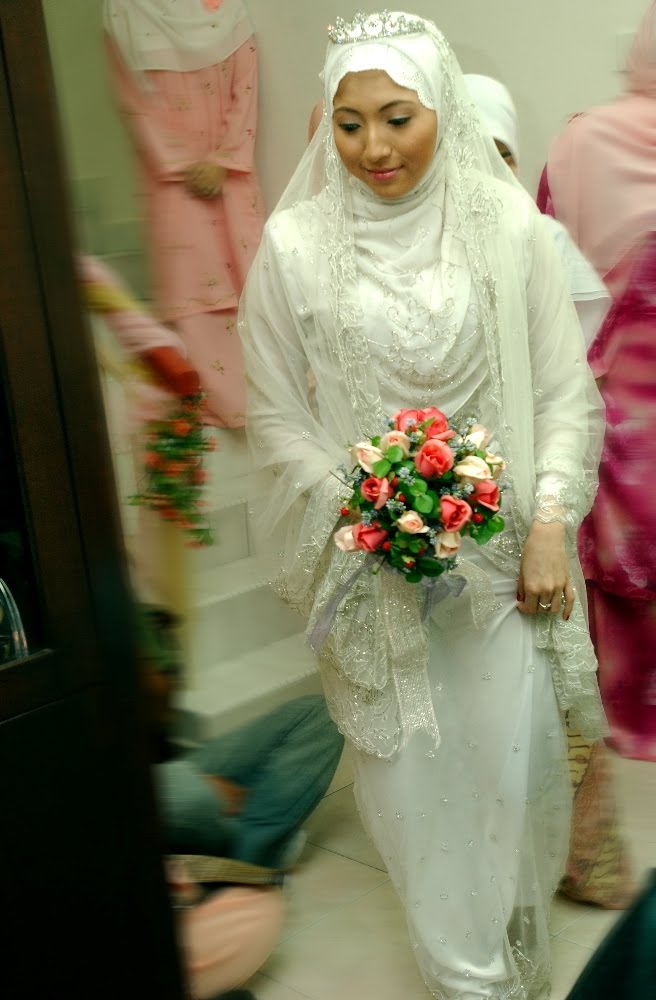 Beautiful Muslim Wedding Dress by Naziehah