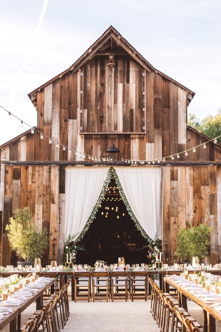 Seven Advantages Of Rustic Barn Wedding Venues And How You Can Make Full Use Of It Paris Fashion Week Best Fashion Advice