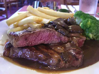 Steaks au beurre, sauce Madère ou Porto aux champignons