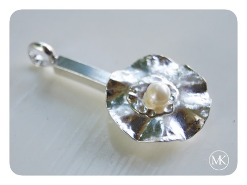 flower and pearl pendant 1