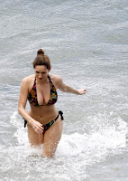 Kelly Brook Sexy Bikini Pictures