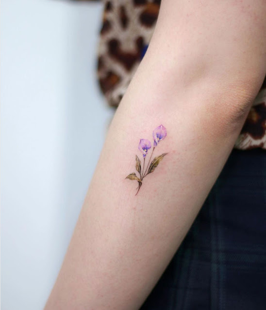 Tatuagens femininas de flores 