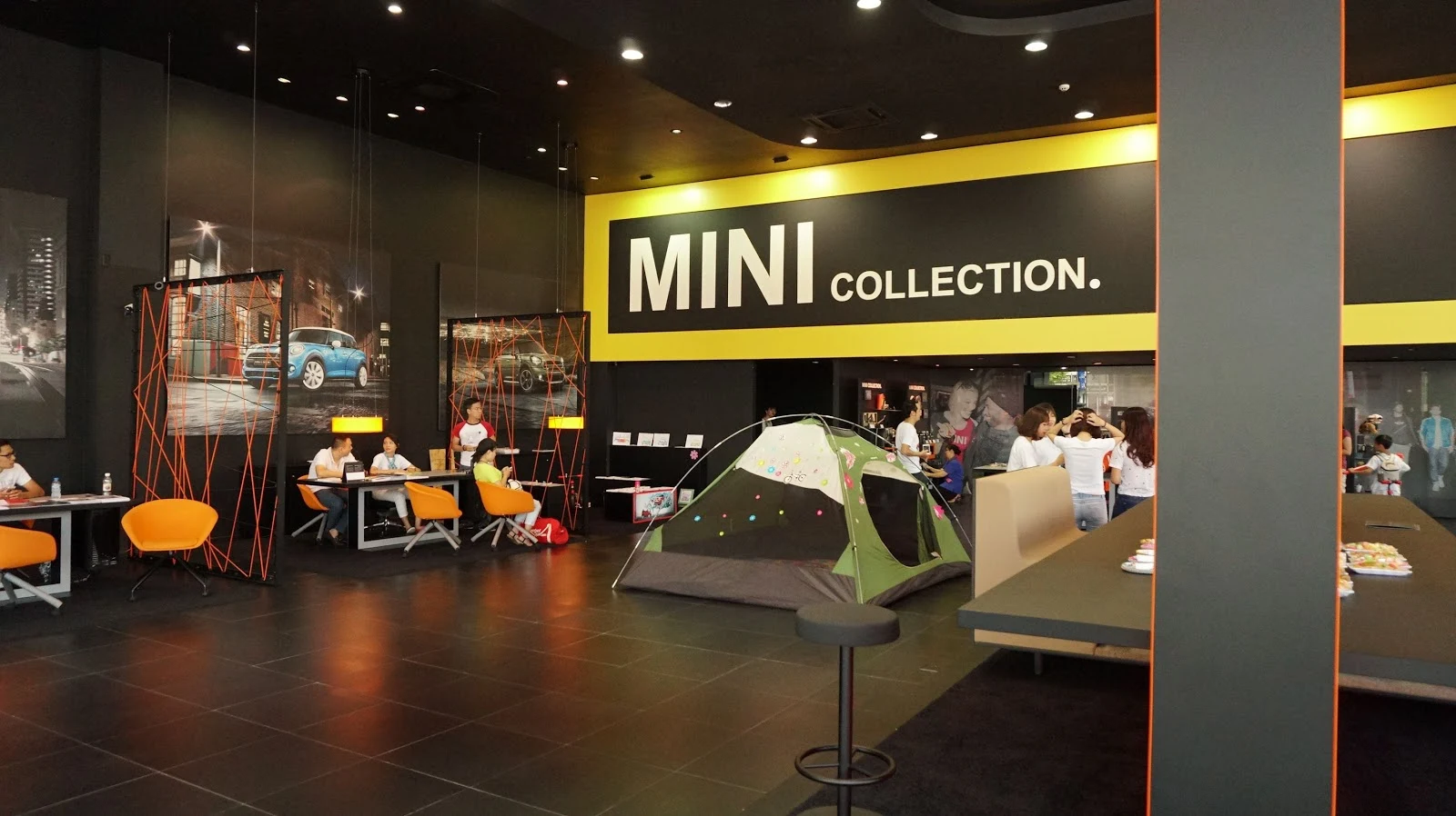 Cuối tuần đẹp trời ghé thăm showroom Mini Việt Nam