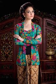 Tips Memilih busana kebaya modern sesuai dengan trend fashion