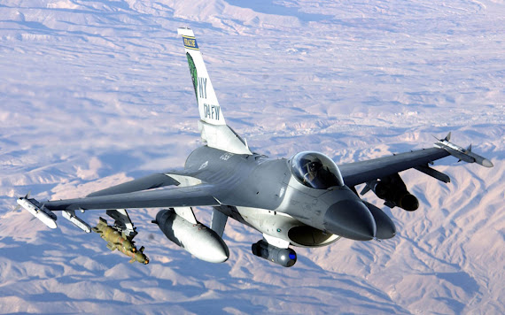 wallpaper pesawat tempur F16, gambar pesawat tempur