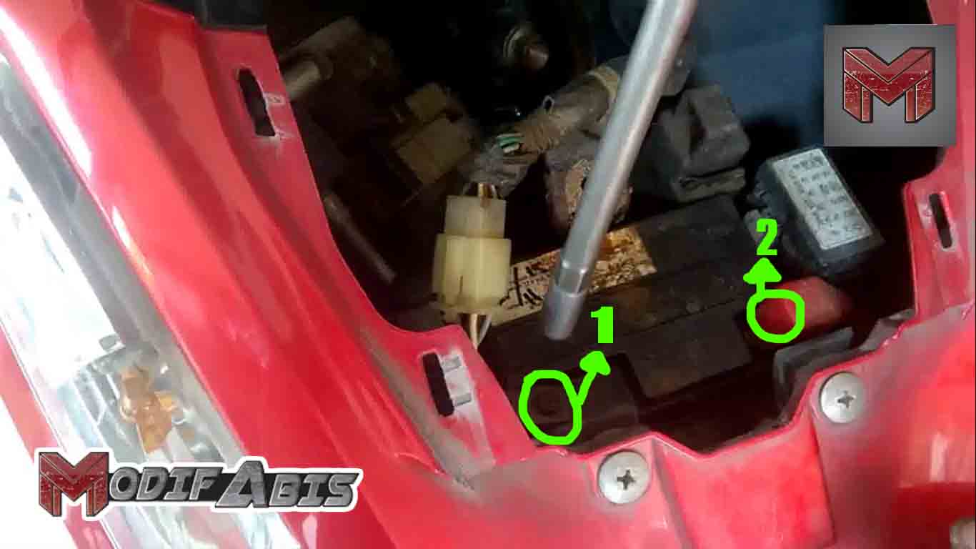 Cara Membongkar Totok Depan Dan Mengganti Aki Honda Vario 125 Cc