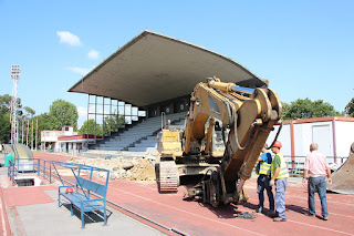 Derribo de la tribuna de la ciudad deportiva San Vicente