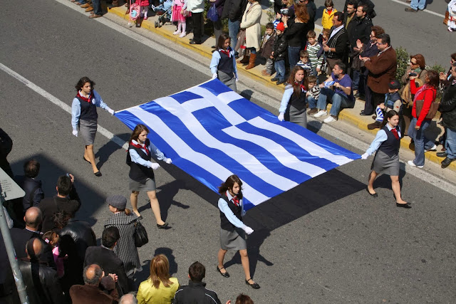 Παρελάσεις: Υπόμνηση ηρωισμού και φιλοπατρίας