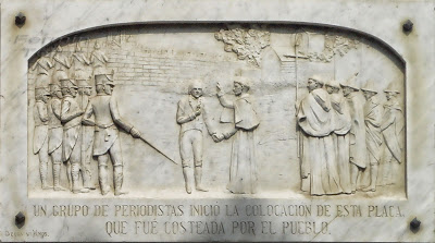 Placa en el monumento a Hidalgo