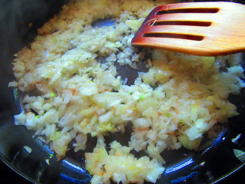Risotto with asparagus and prosciutto by Laka kuharica: Sauté onion in olive oil and butter