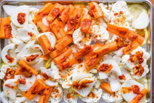 recette de ramadan : Poulet à l'harissa à la poêle avec carottes et chou-fleur