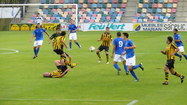 El Barakaldo CF empata sin goles frente al Real Oviedo en el Torneo Lasesarre en 2012