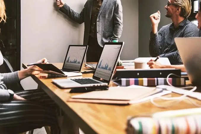 Kuliah atau Langsung Kerja? Pro dan Kontra yang Harus Kamu Tahu (Foto: Pixabay)