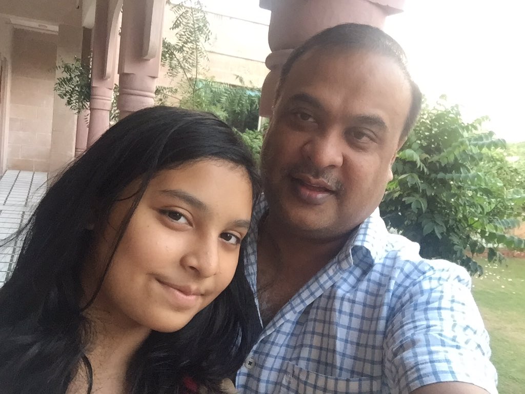 himanta biswa sarma with his daughter