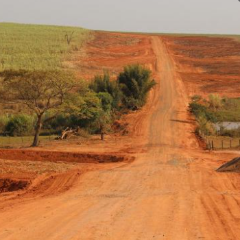 Lombadas para evitar erosão do solo em estradas