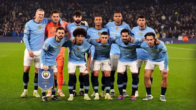 Malgré une saison toujours en cours avec des objectifs importants en Liga et en Ligue des Champions, le FC Barcelone prépare activement son prochain mercato estival. Les dirigeants blaugranas ambitionneraient de réaliser un coup d'éclat en attirant une star dans leur effectif, et auraient ciblé un joueur évoluant actuellement à Manchester City. Selon les informations de Transferfeed, le FC Barcelone aurait activé une piste du côté de l'Angleterre et songerait sérieusement à recruter Bernardo Silva. Le milieu de terrain portugais de 30 ans est lié à Manchester City jusqu'en juin 2026. Après huit saisons de loyaux services et de succès avec les Citizens, l'international lusitanien envisagerait un nouveau défi dans sa carrière. La Liga, une perspective séduisante pour Silva  Bernardo Silva serait particulièrement attiré par la perspective d'évoluer en Liga espagnole. Sa valeur marchande actuelle est estimée à environ 45 millions d'euros sur le marché des transferts. Cette saison, le natif de Lisbonne a contribué aux performances de Manchester City avec 3 buts et 4 passes décisives en 40 apparitions toutes compétitions confondues. Un transfert complexe en perspective  Si l'intérêt du FC Barcelone pour Bernardo Silva semble réel et que le joueur ne serait pas insensible à un départ vers l'Espagne, un transfert ne s'annonce pas pour autant aisé. Manchester City est un club financièrement puissant et pourrait ne pas être enclin à laisser partir un joueur de la qualité de Silva, même à un an de la fin de son contrat. De plus, la situation financière du FC Barcelone pourrait également compliquer la réalisation d'une telle opération. Le FC Barcelone affiche de grandes ambitions pour le prochain mercato estival et Bernardo Silva figurerait parmi les priorités pour renforcer l'effectif. L'attrait de la Liga pourrait jouer en faveur des Catalans, mais convaincre Manchester City de céder son milieu de terrain portugais et réunir les fonds nécessaires s'annoncent comme des défis de taille pour les dirigeants blaugranas.