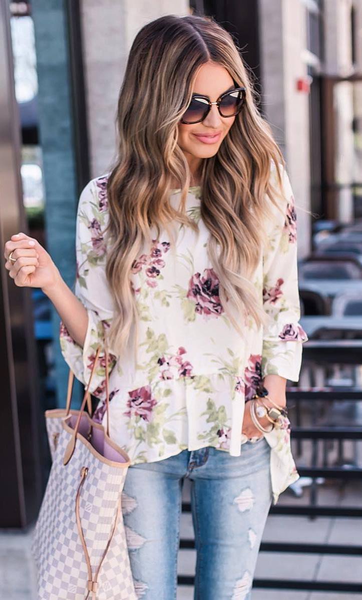 trendy summer outfit: bag + blouse + ripped jeans