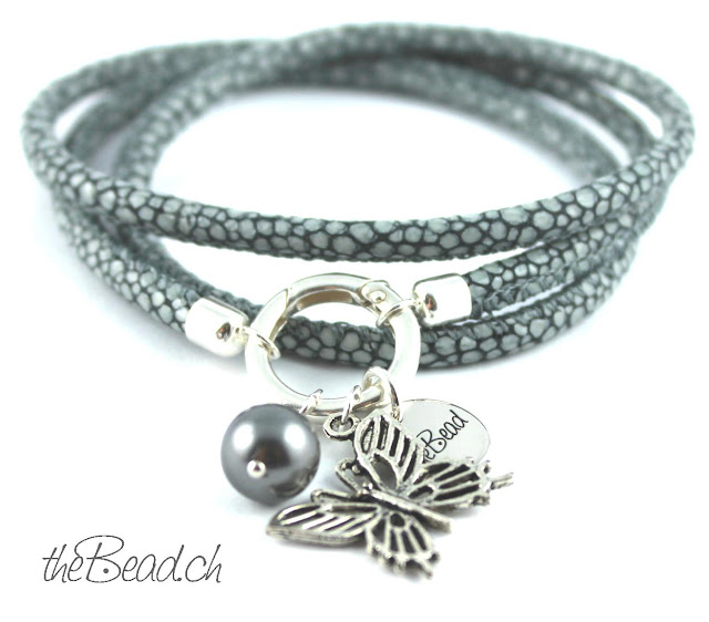 Lederarmband stylisch mit Silber Swarovski und Anhängern