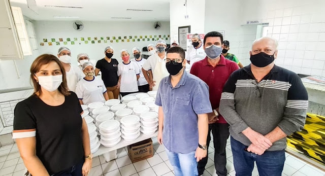 Secretária Ana Cláudia visita Restaurante Popular do Governo do Estado em Campina e cobra da Prefeitura reabertura dos que foram fechados por Romero