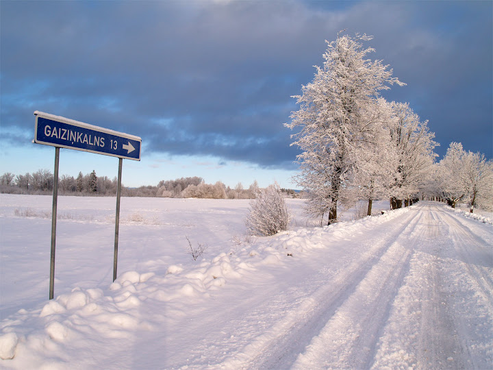 Snowy road towards Gaizinkalns
