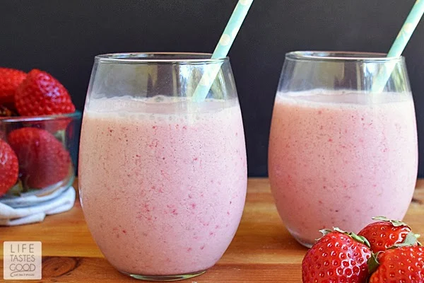 Strawberry Vanilla Smoothie | by Life Tastes Good is a refreshing drink that gets kicked up a notch with the addition of Pure Tahitian Vanilla. The vanilla adds just the right touch and compliments the strawberries perfectly! #VanillaWeek