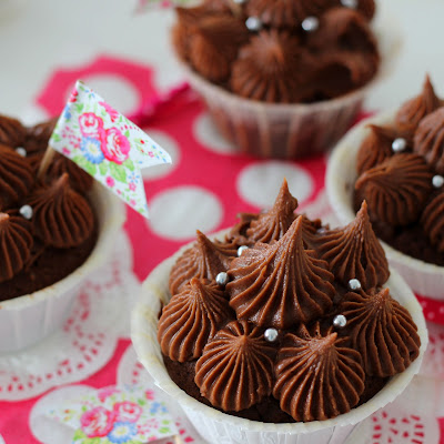 Illustration cupcake tout chocolat