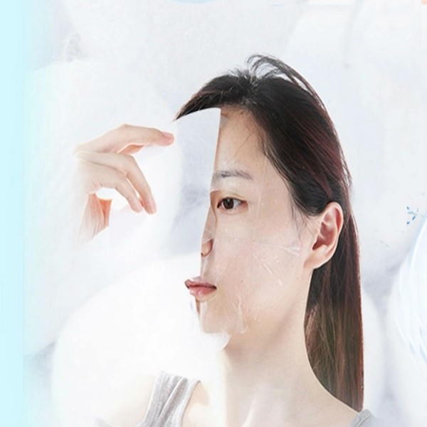 Đắp mặt nạ là bước chăm sóc da không thể thiếu của người Hàn