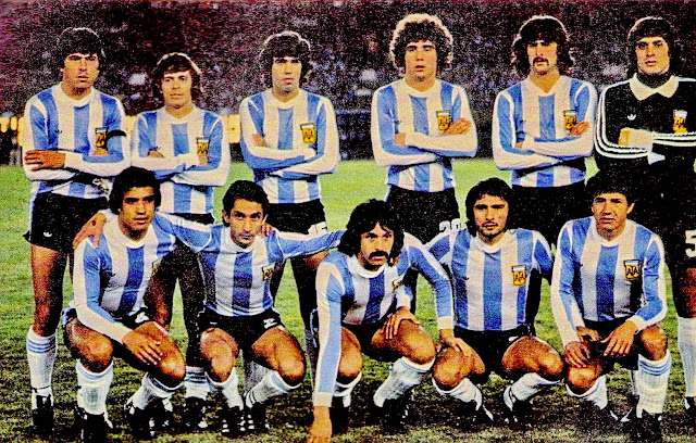 📸SELECCIÓN DE ARGENTINA 📆6 junio 1978 ⬆️Passarella, Houseman, Olguín, Tarantini, Kempes, Fillol. ⬇️Gallego, Ardiles, Luque, Valencia y Galván. SELECCIÓN DE FRANCIA 1 🆚 SELECCIÓN DE ARGENTINA 2 Martes 06/06/1978, 19:15 horas. XI Copa Mundial de la FIFA Argentina 1978, fase de grupos, Grupo 1, jornada 2. Buenos Aires, Argentina, estadio Monumental: 71.666 espectadores. GOLES: ⚽1-0: 45’, Daniel Passarella. ⚽1-1: 60’, Michel Platini. ⚽2-1: 73’, Leopoldo Luque.