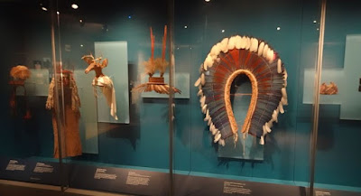 Objetos expuestos en el Museo Nacional de los Indios Americanos.