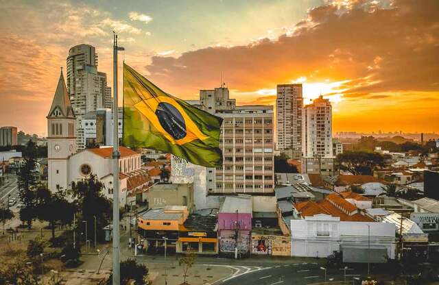 Destinos Econômicos e Seguros para Viajantes acima de 50 Anos no Brasil