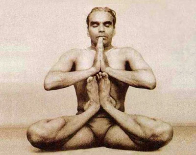 B. K. S. Iyengar फर्स्ट योग गुरु