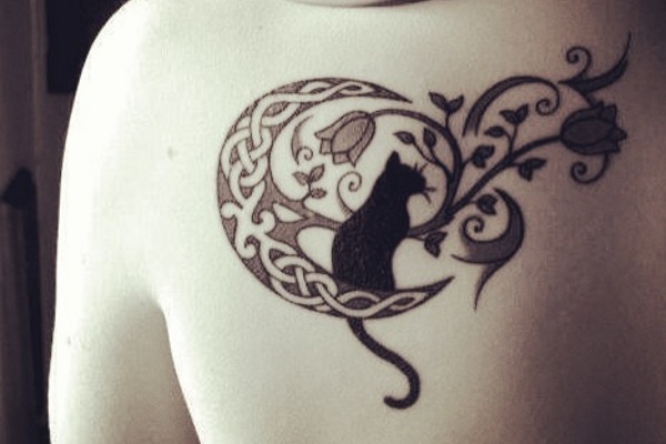 Gato preto no Celtic Moon Tatuagem