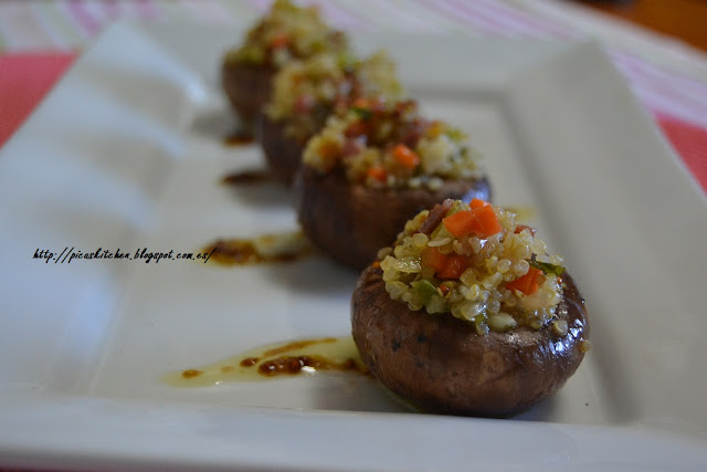 CHAMPIÑONES PORTOBELLO RELLENOS DE QUINOA CON VINAGRETA DE MOSTAZA