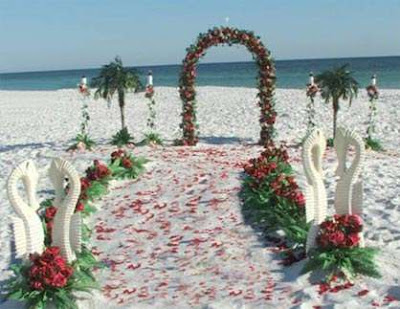 7 Ways Of Using Flowers At Your Beach Wedding