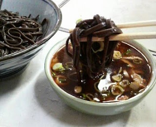 そば通に人気の肉そば蒸篭は田舎そばで食べるそばです