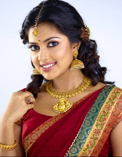 Beautiful Amala Paul HD Wallpaper