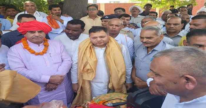 moolchand-sharma-inaugurated-road-at-hands-of-MLA-Neeraj-Sharma