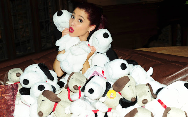 Ariana Grande Wallpapers Free Download