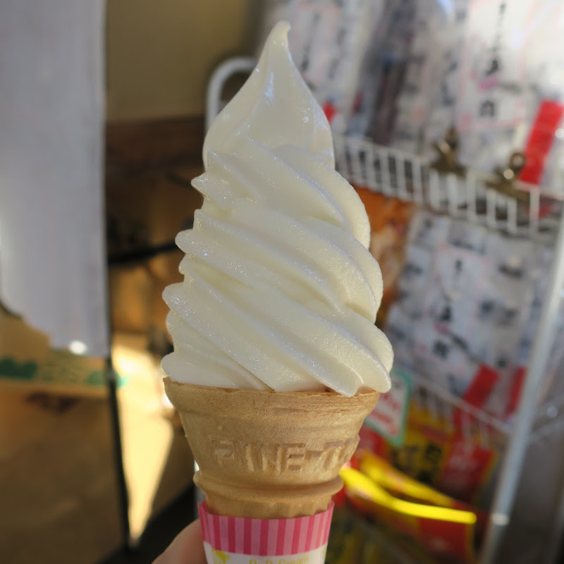 【丸秀園／横浜：松原商店街】ソフトクリームバニラ：200円