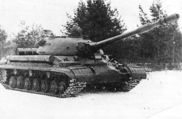 один из первых танков Т-10М