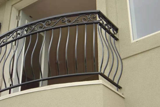 contoh railing balkon rumah