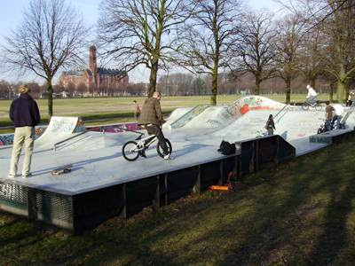 Skateboarden en BMX fietsen kunnen zich uitleven aan het Haagse Malieveld