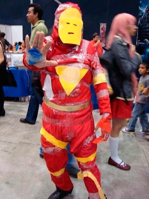 foto de un hombre que se ha hecho el mismo el disfraz de Ironman